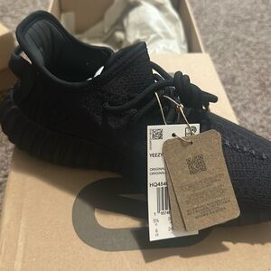 adidas Yeezy Boost 350 V2
Onyx (2022/2023)